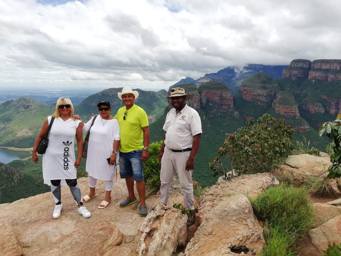 Guests and their guide overlooking the Blyde River Canyon